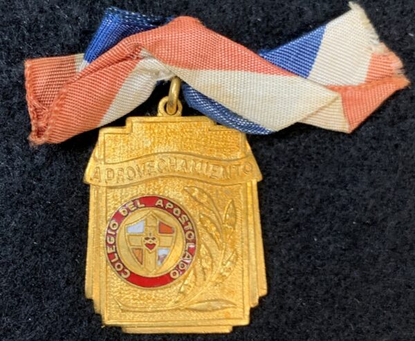 Cuba Colegio del Apostolado Aprovechamiento Medal